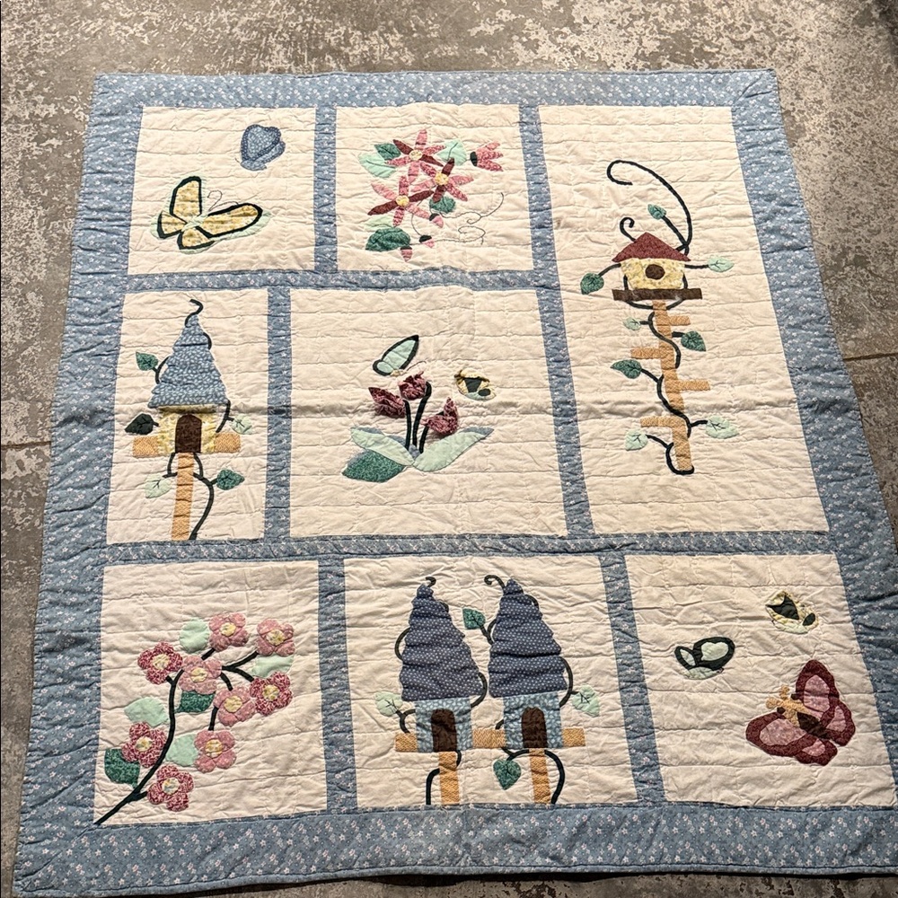Hand made Patchwork Quilt with Blue and Cream Design